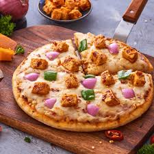 Paneer peri peri pizza